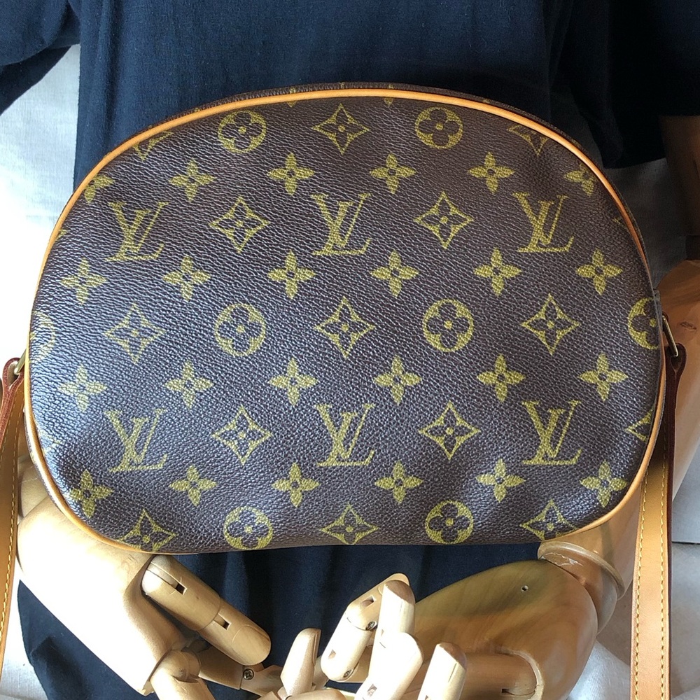 LOUIS VUITTON Monogram Blois Crossbody Shoulder Bag COMES WITH: LV Dust Bag, COA - Picture 5 of 17